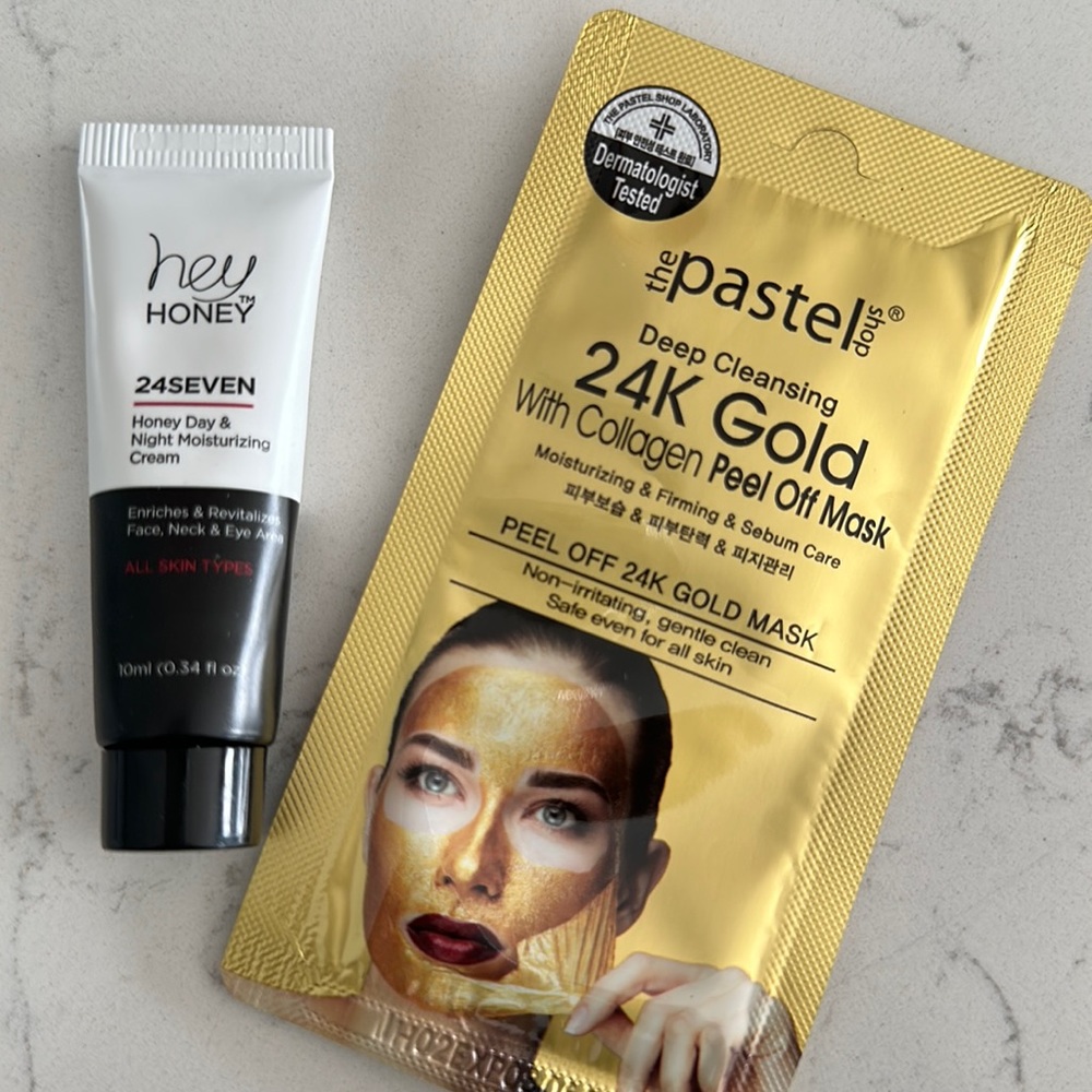 2 ITEM BEAUTY BAG W/ 2 MYSTERY HIGH END SAMPLE